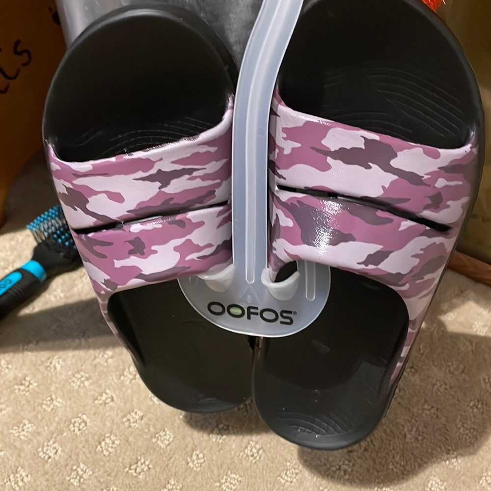 Oofos recovery slide